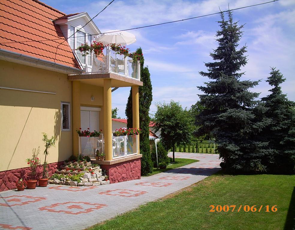 Aniko Apartmanhaz Balatonföldvár 外观 照片